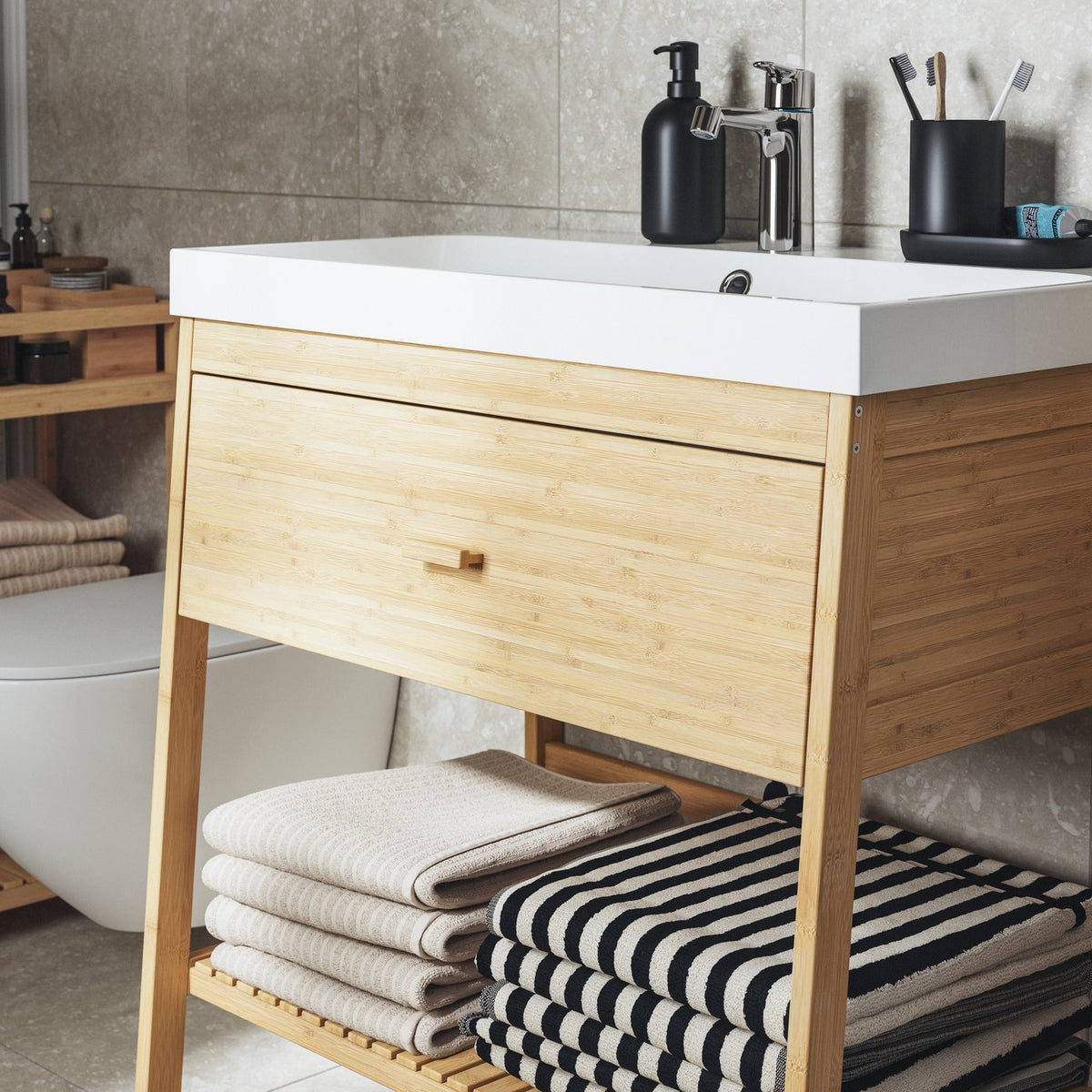 A modern bathroom that invites the whole family to relax