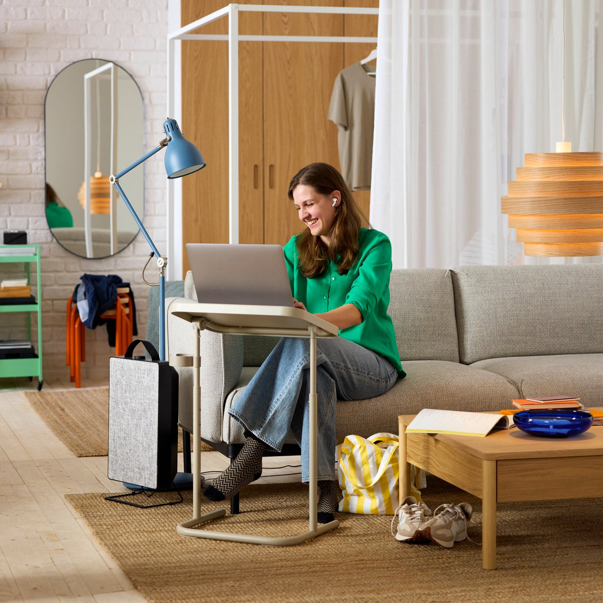 A workspace that stays out of the way