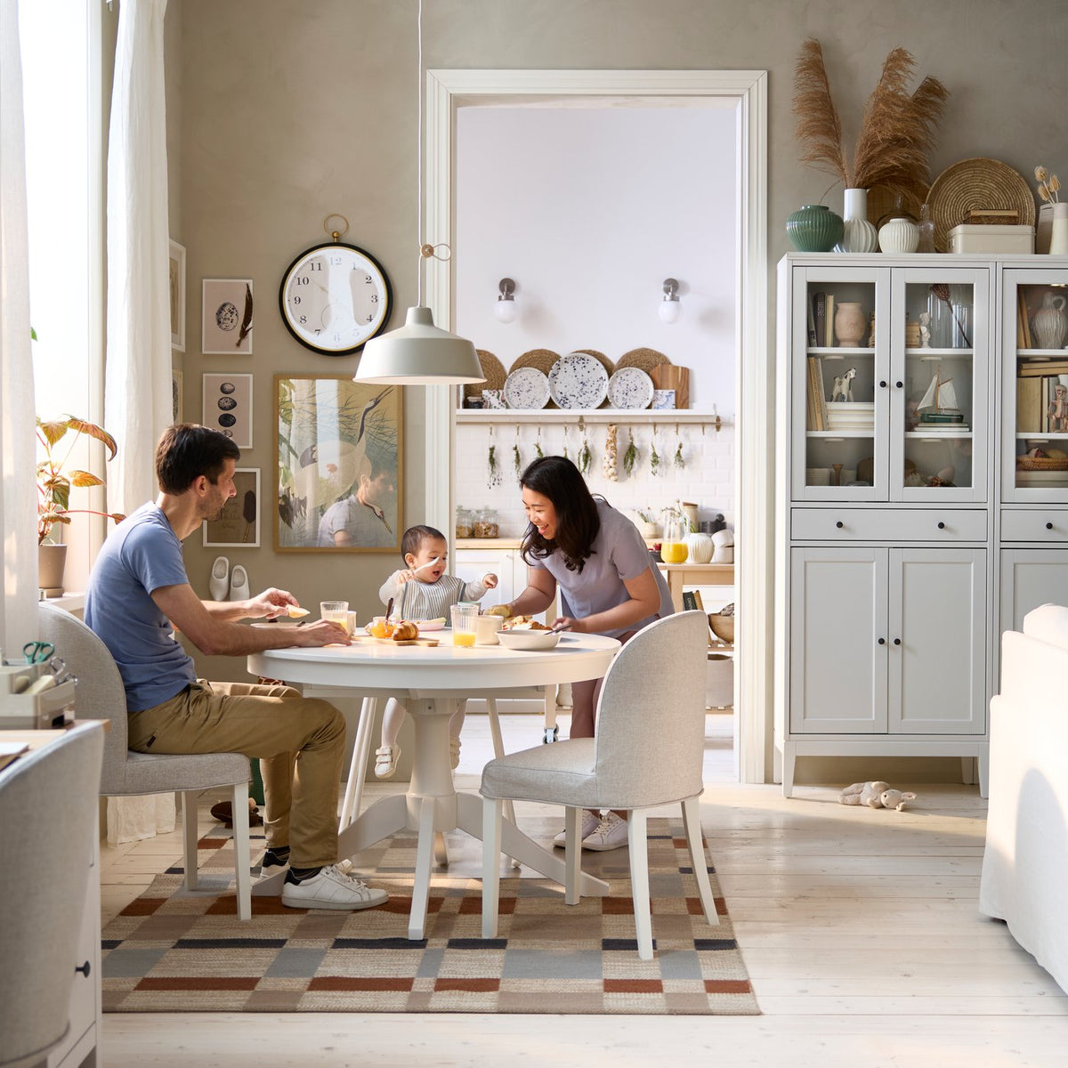 ROSENTORP a versatile table built for company