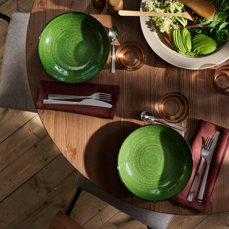Setting a table that suits the occasion