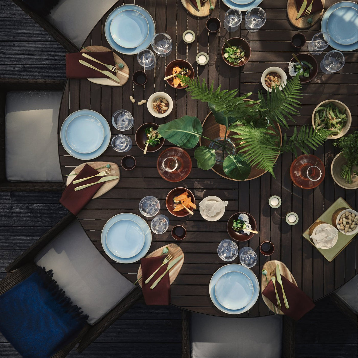 An outdoor living room for every season