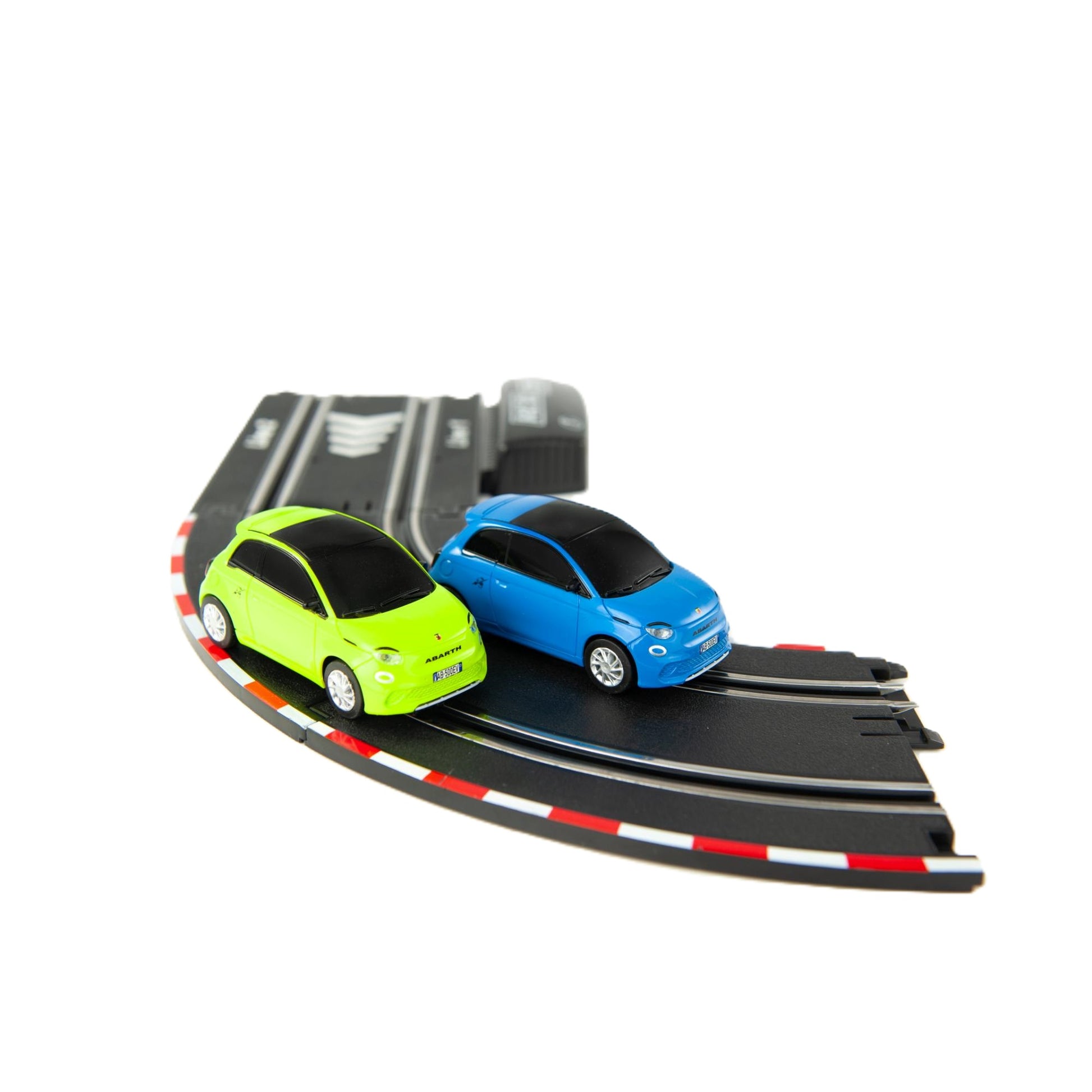 PISTA FIAT ABARTH 500e RACING SLOT: 2,6M track length - 1:43 Scale cars with lights and turbo function