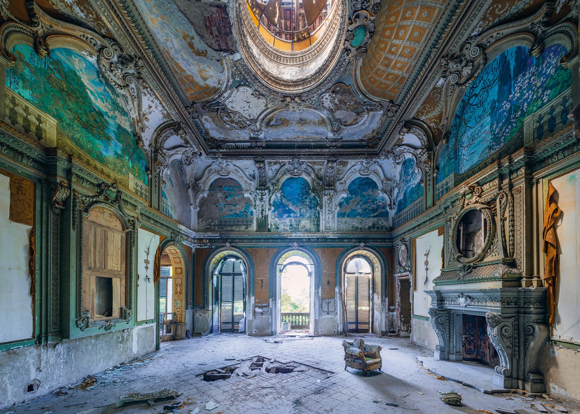 1000 Piece Puzzle - Lost Places: The Ballroom