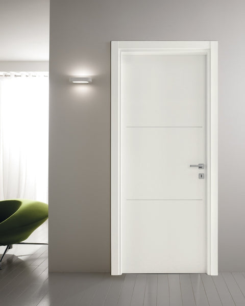 Indoor door, 80x210, with a lacquered MDF frame and two white engravings