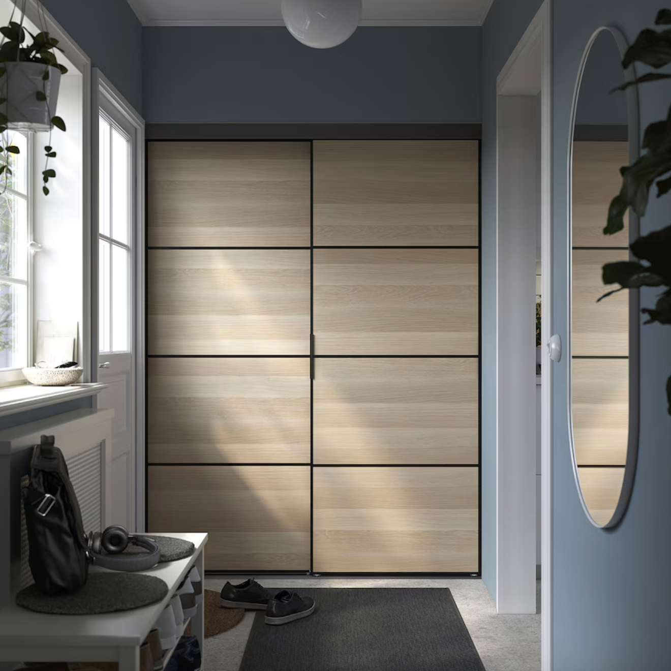 SKYTTA / BOAXEL - Reach-in wardrobe with sliding door, black double sided/Mehamn white stained oak effect, 152x65x205 cm