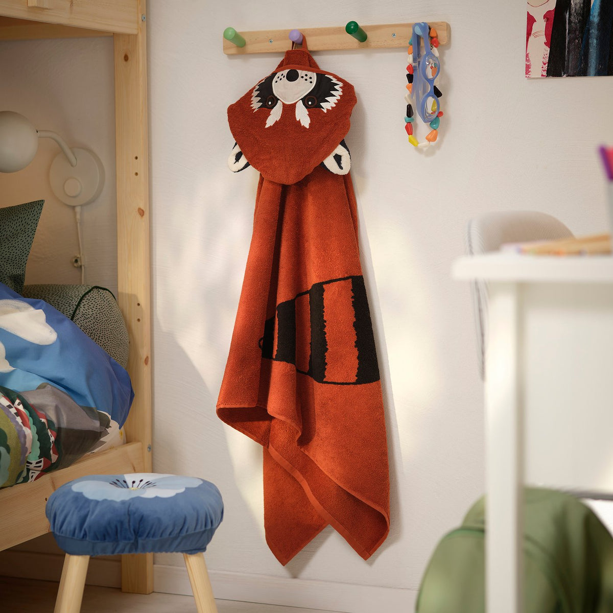 ALPTALL towel with hood, red panda, 70x140 cm