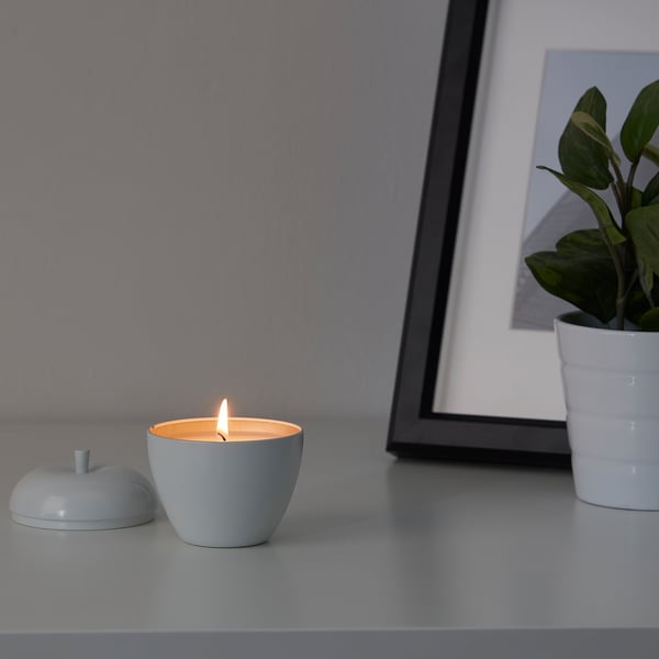 ANSPRÅKSLÖS scented candle in metal tin, apple/Apple and pear white, 9 cm