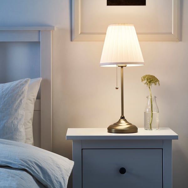 ÅRSTID table lamp, brass/white, 22 cm