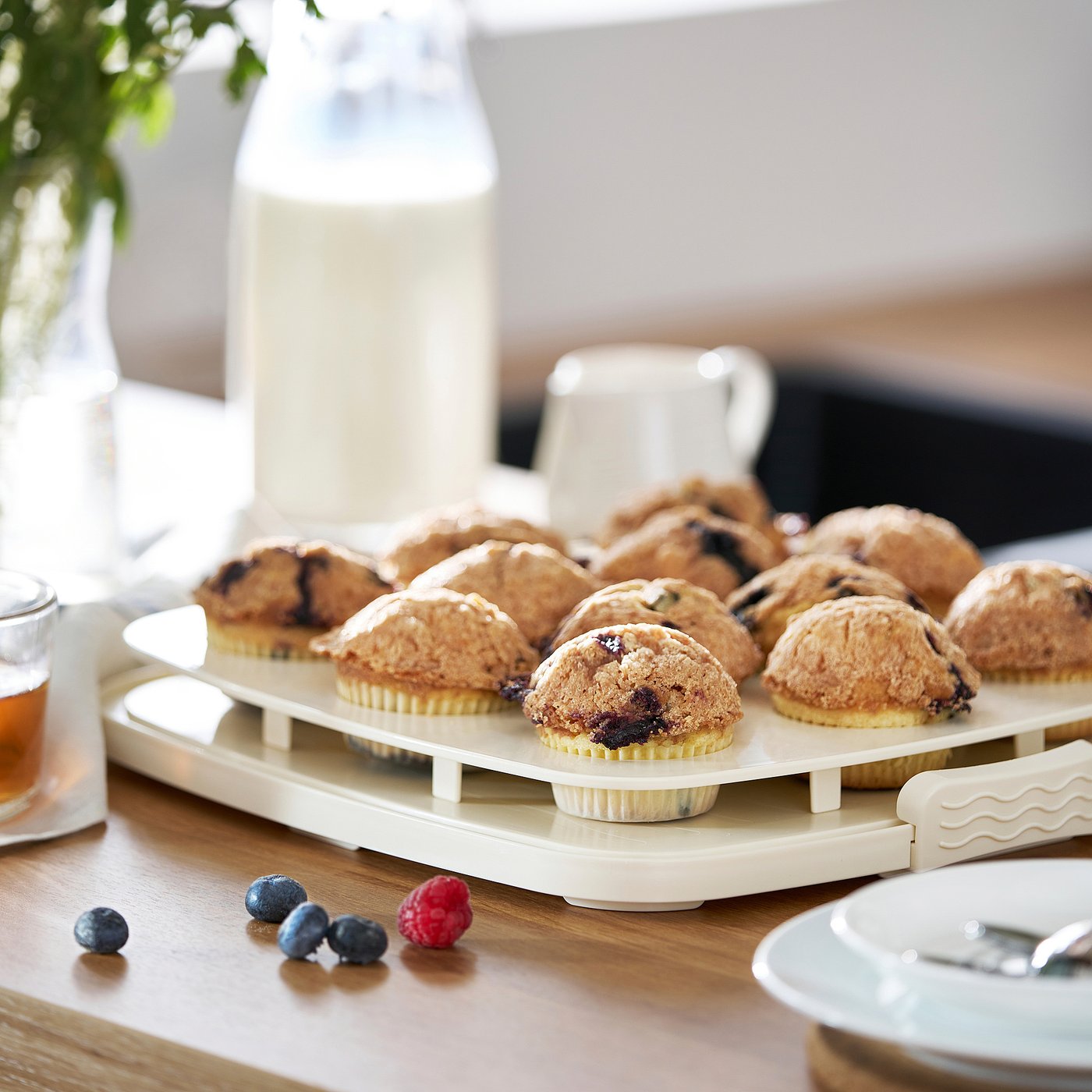 BAKTIDER cake platter with lid, white, 33x33 cm