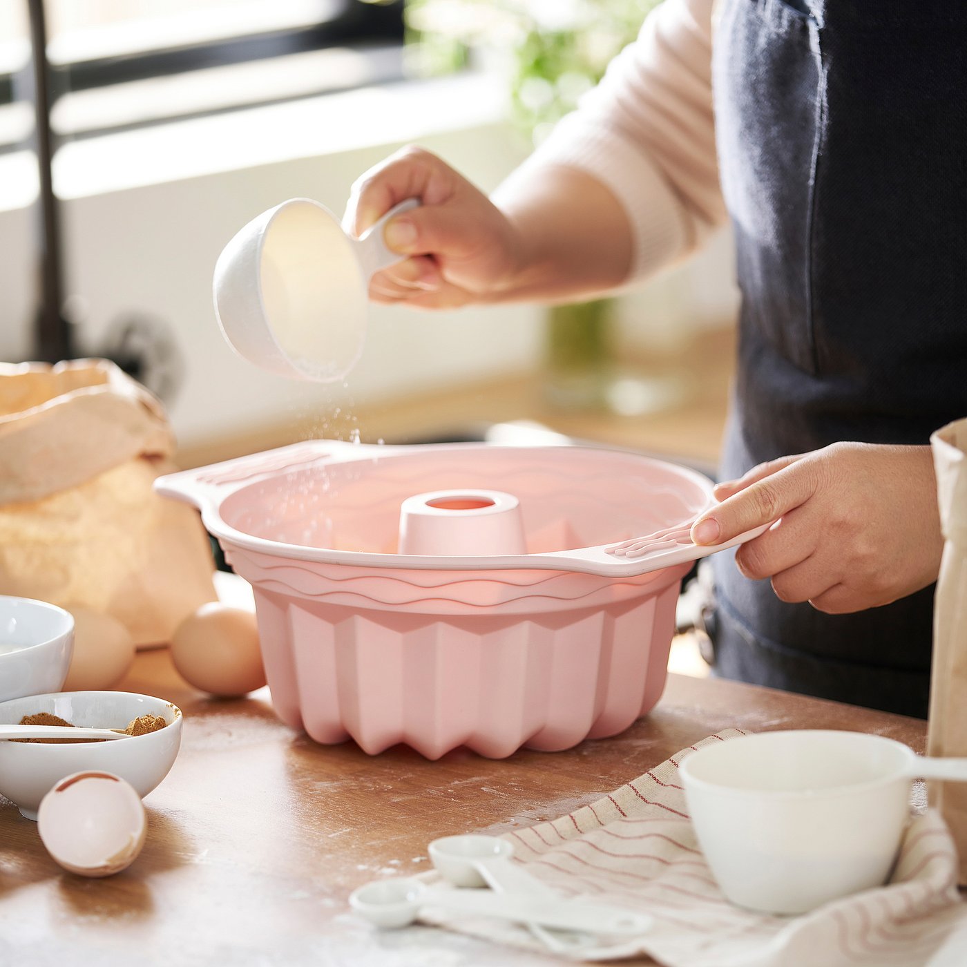 BAKTIDER fluted ring cake mould, pale pink, 22 cm