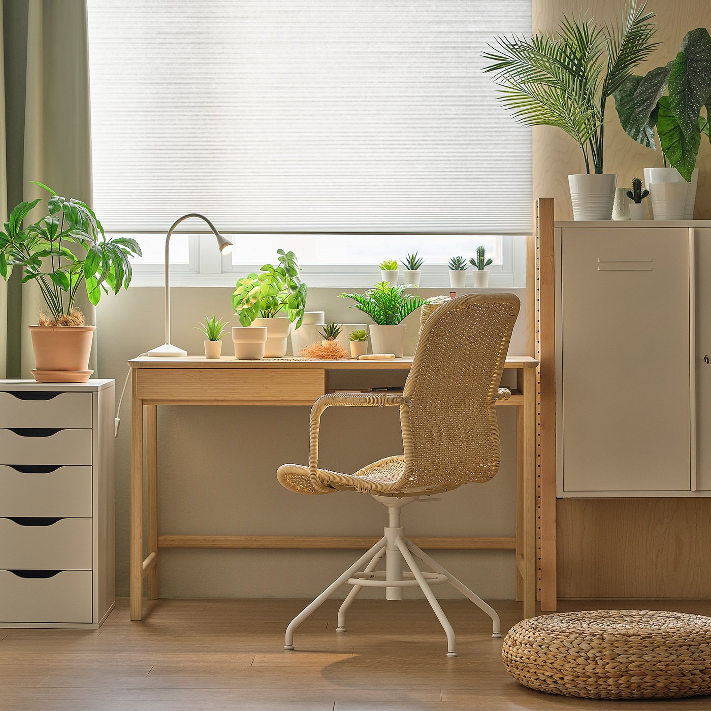 BETESHÄST desk, light bamboo, 120x60 cm