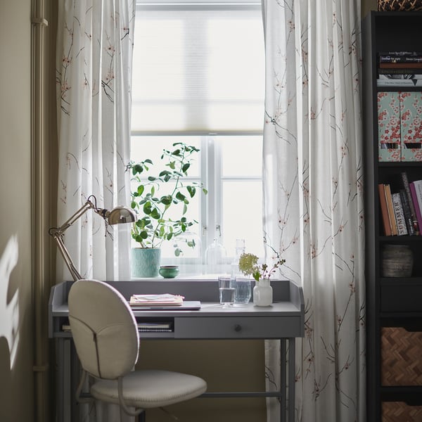 BJÖRKBERGET swivel chair, Idekulla beige, 58 cm