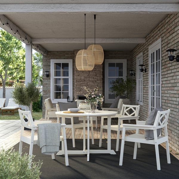 BONDHOLMEN table+4 chairs w armrests, outdoor, white/beige