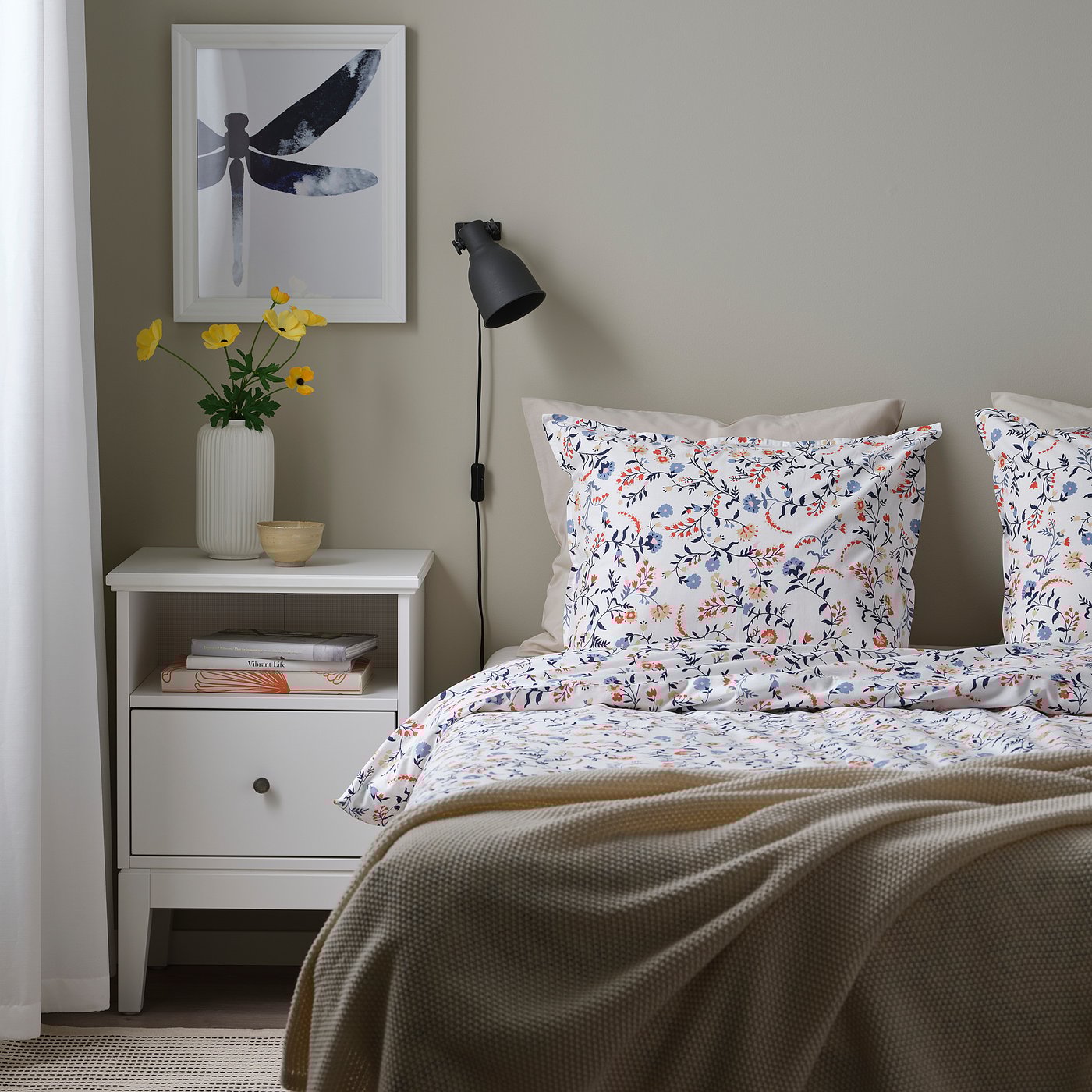 BRUDKRUSBÄR duvet cover and 2 pillowcases, white multicolour/floral pattern, 240x220/50x80 cm