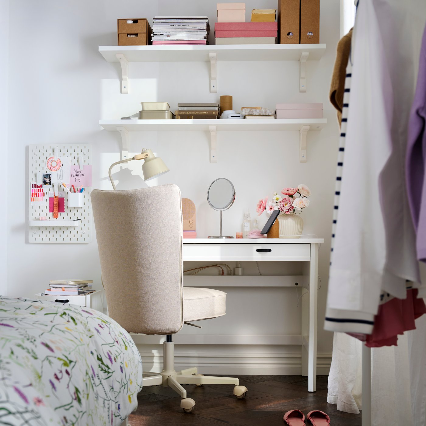 BRYTNING swivel chair, Naggen beige, 72 cm