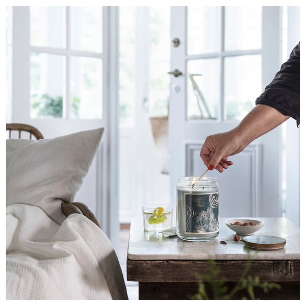 BUKETTAPEL - BUKETTAPEL Scented candle/glass w lid/2 wicks, bergamot & cedarwood/pale green, 100 hr