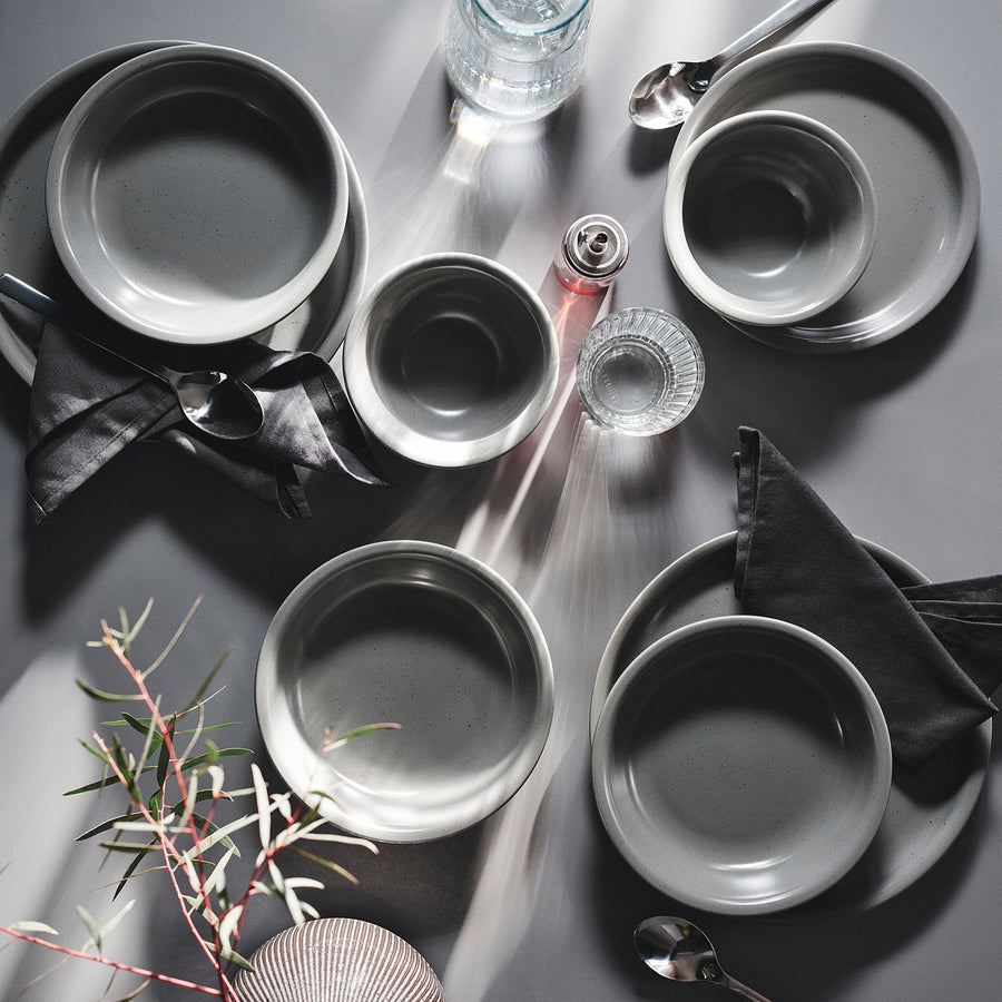 DAGGASTER plate, dotted/grey, 26 cm