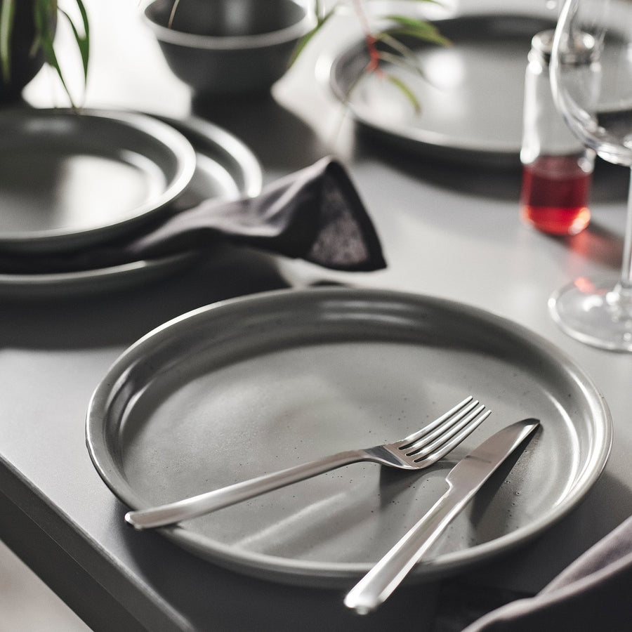 DAGGASTER plate, dotted/grey, 26 cm