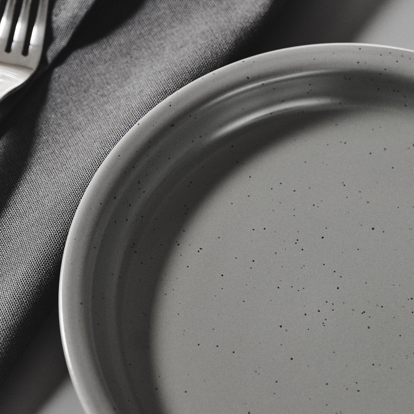 DAGGASTER side plate, dotted/grey, 20 cm