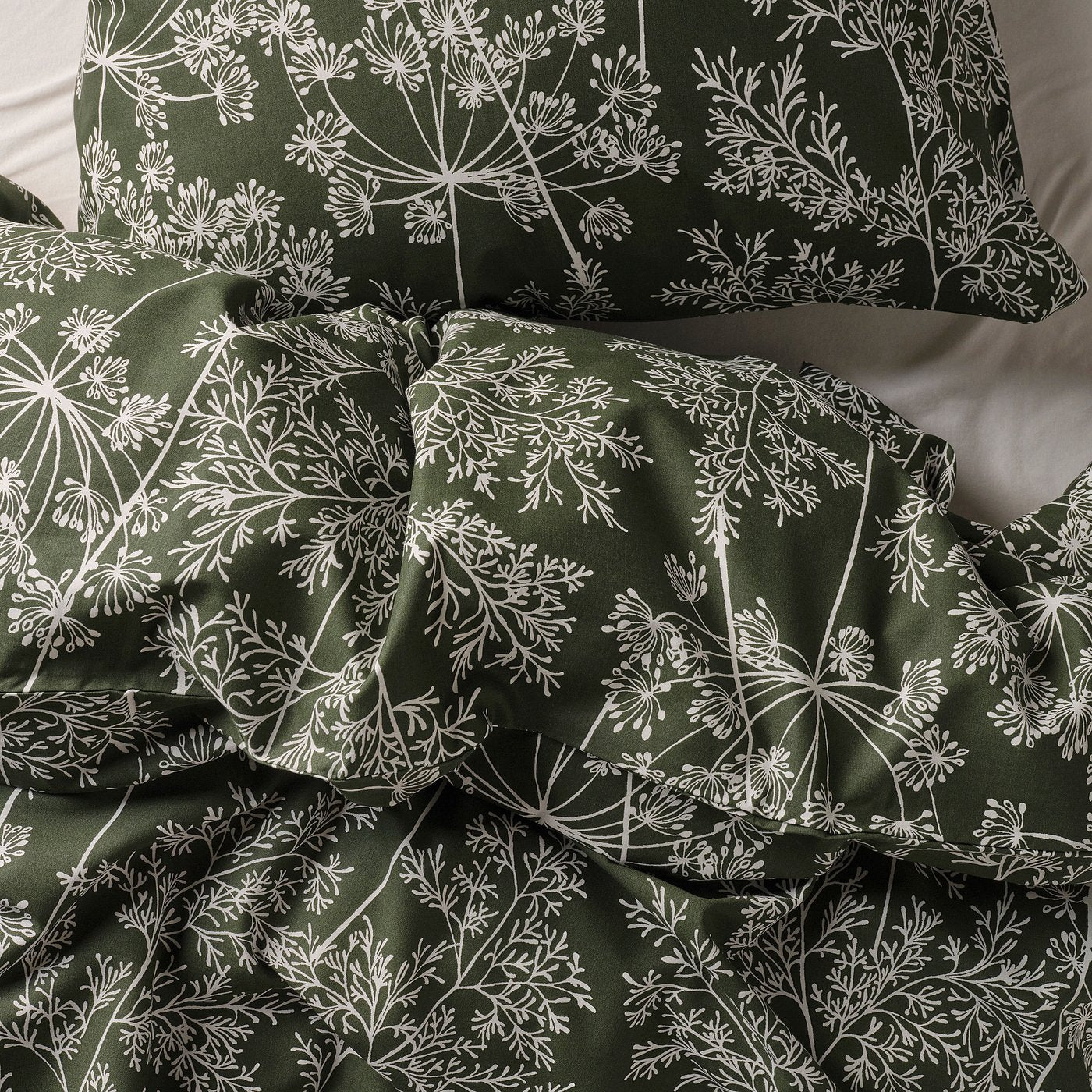 DAGGBJÖRNBÄR duvet cover and 2 pillowcases, dark green/floral pattern, 240x220/50x80 cm