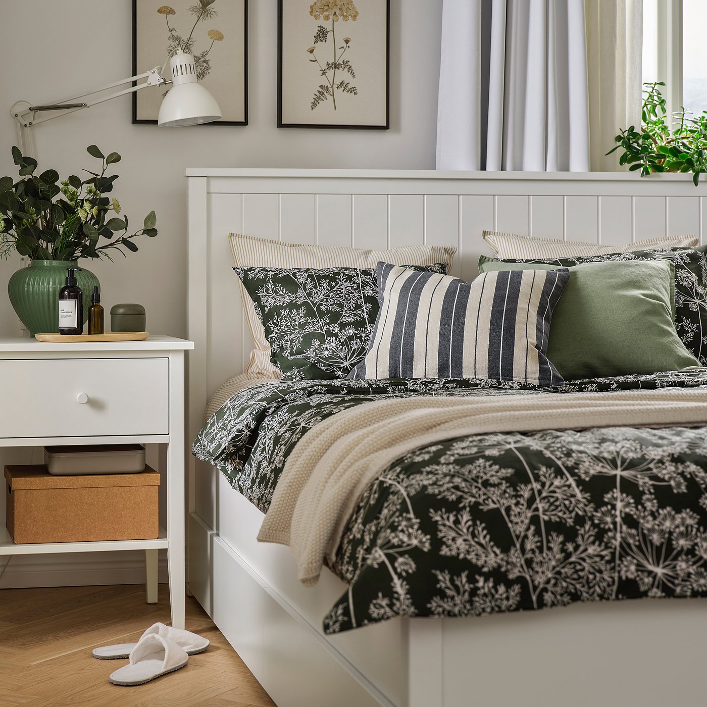 DAGGBJÖRNBÄR duvet cover and pillowcase, dark green/floral pattern, 150x200/50x80 cm