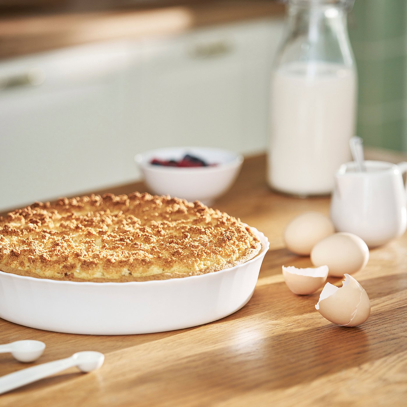 FISKTÄRNA oven dish, white, 26 cm