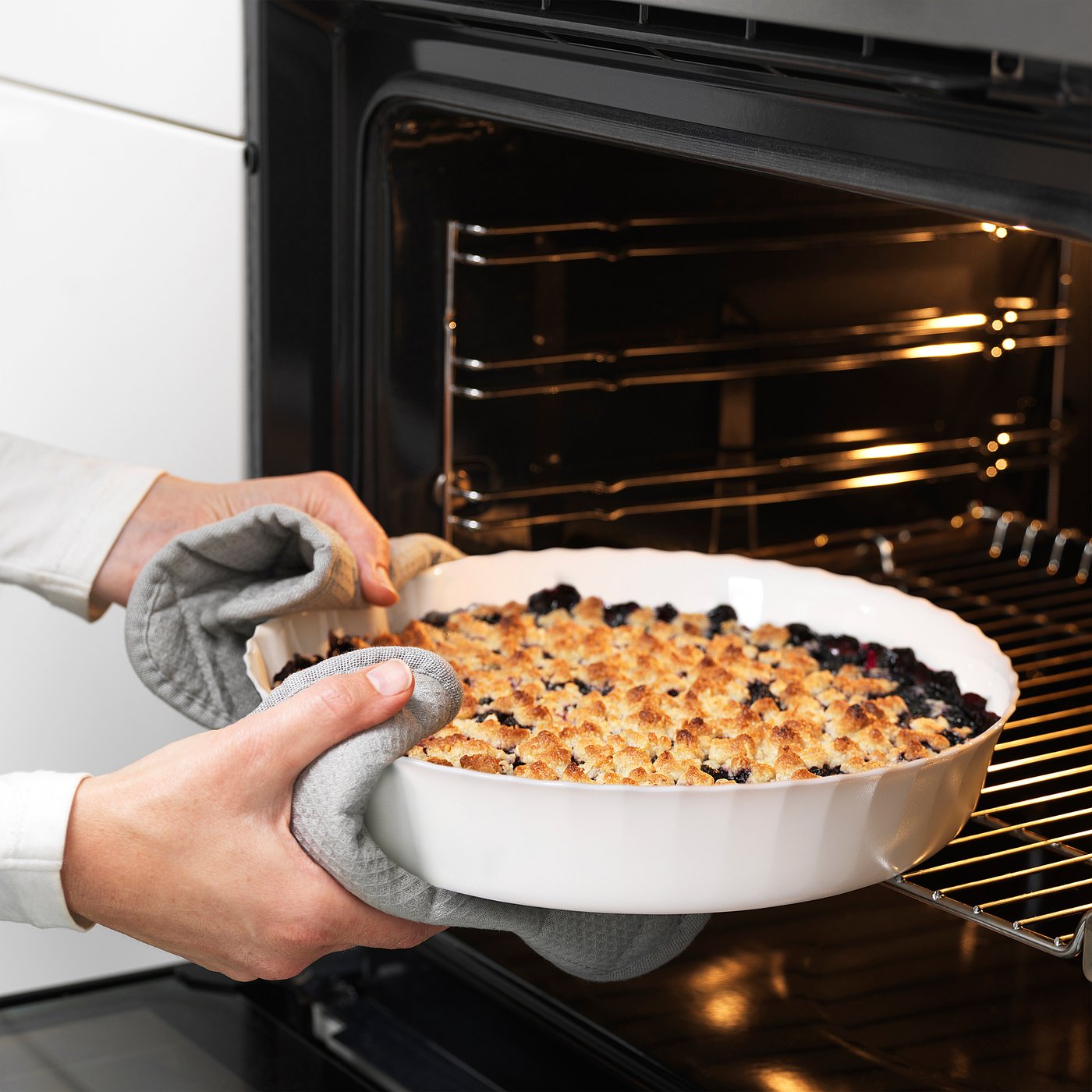 FISKTÄRNA pie dish, white, 28 cm