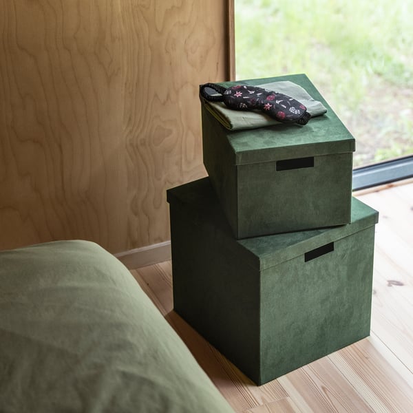 GJÄTTA storage box with lid, velvet dark green, 25x35x20 cm
