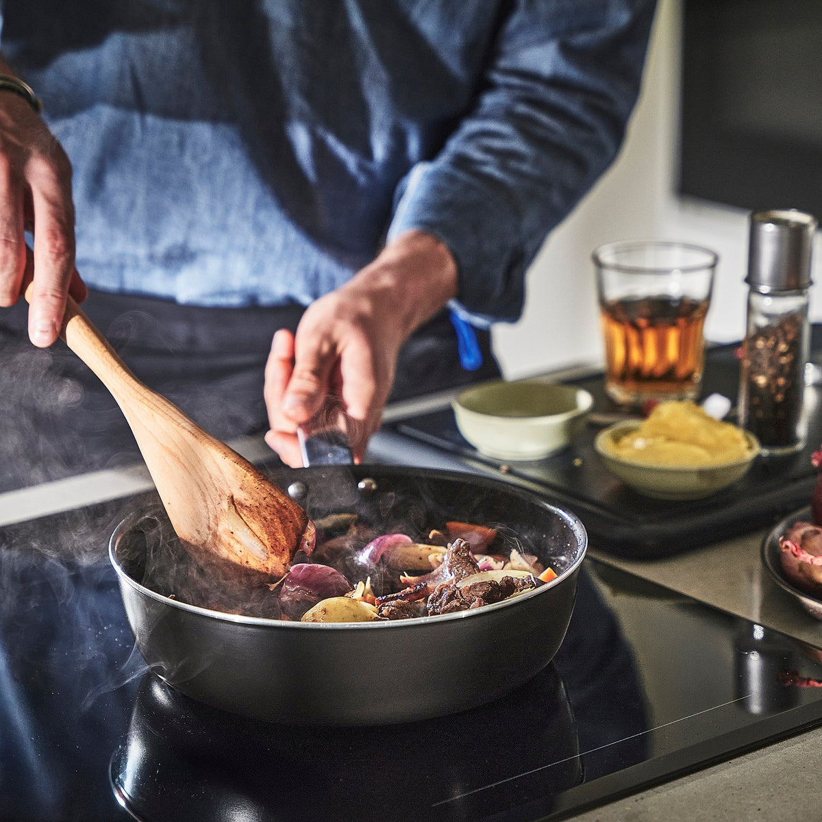 GULDÖRING sauté pan with lid, non-stick coating glass/black-grey, 28 cm