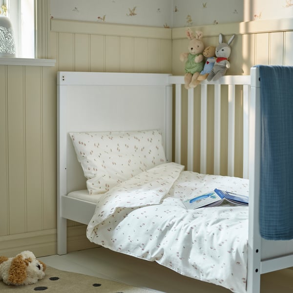 GULDVÄVARE duvet cover 1 pillowcase for cot, white/floral pattern, 110x125/35x55 cm