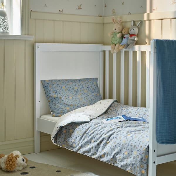 Ikea GULDVÄVARE - Duvet cover and 1 pillowcase for cot, blue/white floral motif,110x125/35x55 cm