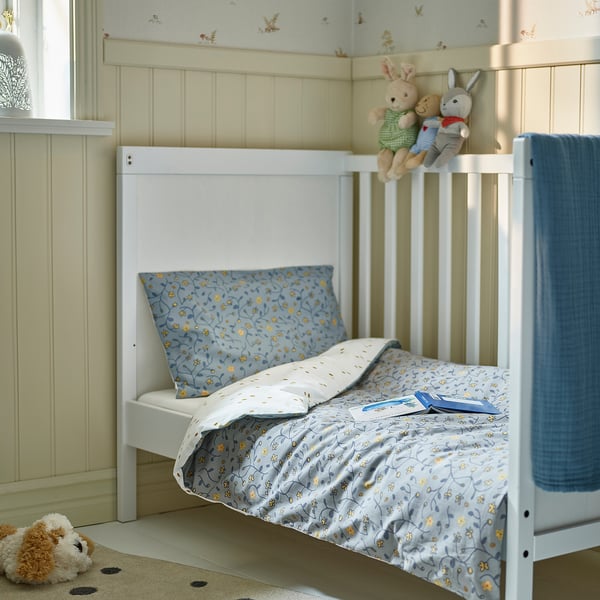 GULDVÄVARE duvet cover 1 pillowcase for cot, blue/white floral pattern, 110x125/35x55 cm
