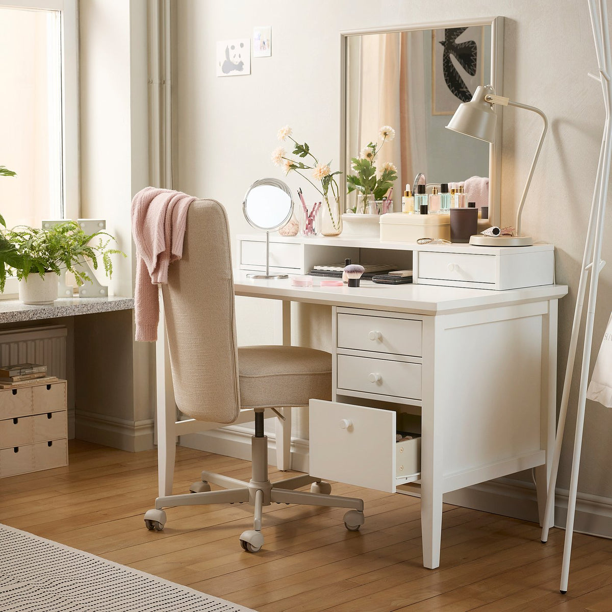 GULLABERG / BRYTNING desk and chair, white/beige
