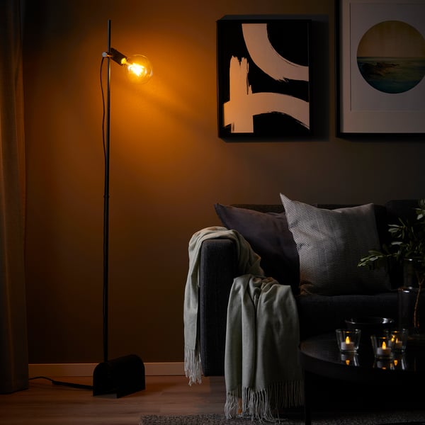 HÅRSLINGA / LUNNOM - Lampada da terra con lampadina, nero/vetro trasparente ,