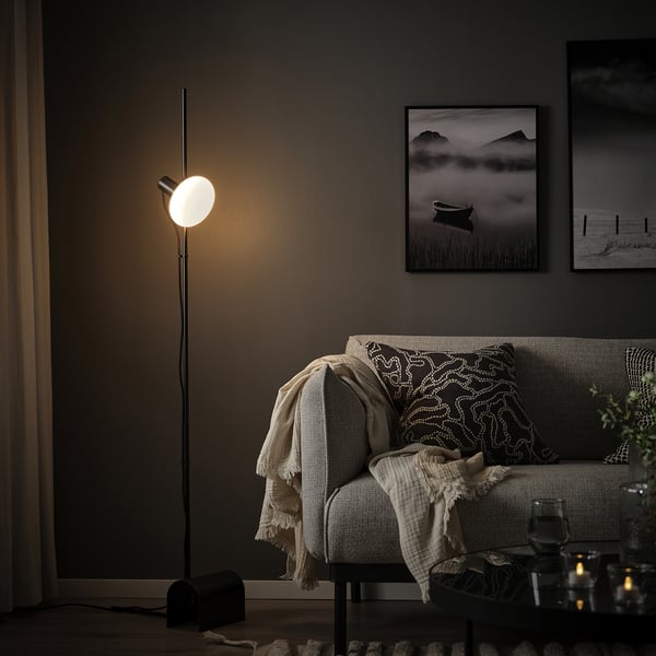 HÅRSLINGA / MOLNART floor lamp with light bulb, black/donut-shaped opal white