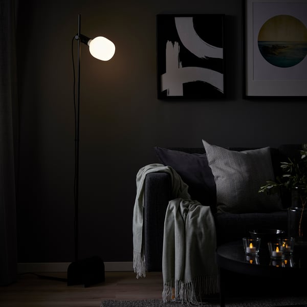 HÅRSLINGA / TRÅDFRI - Floor lamp with bulb, black/smart white spectrum ,