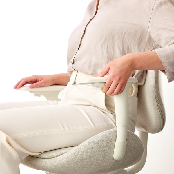 HATTEFJÄLL office chair with armrests, Gunnared beige/white, 68 cm