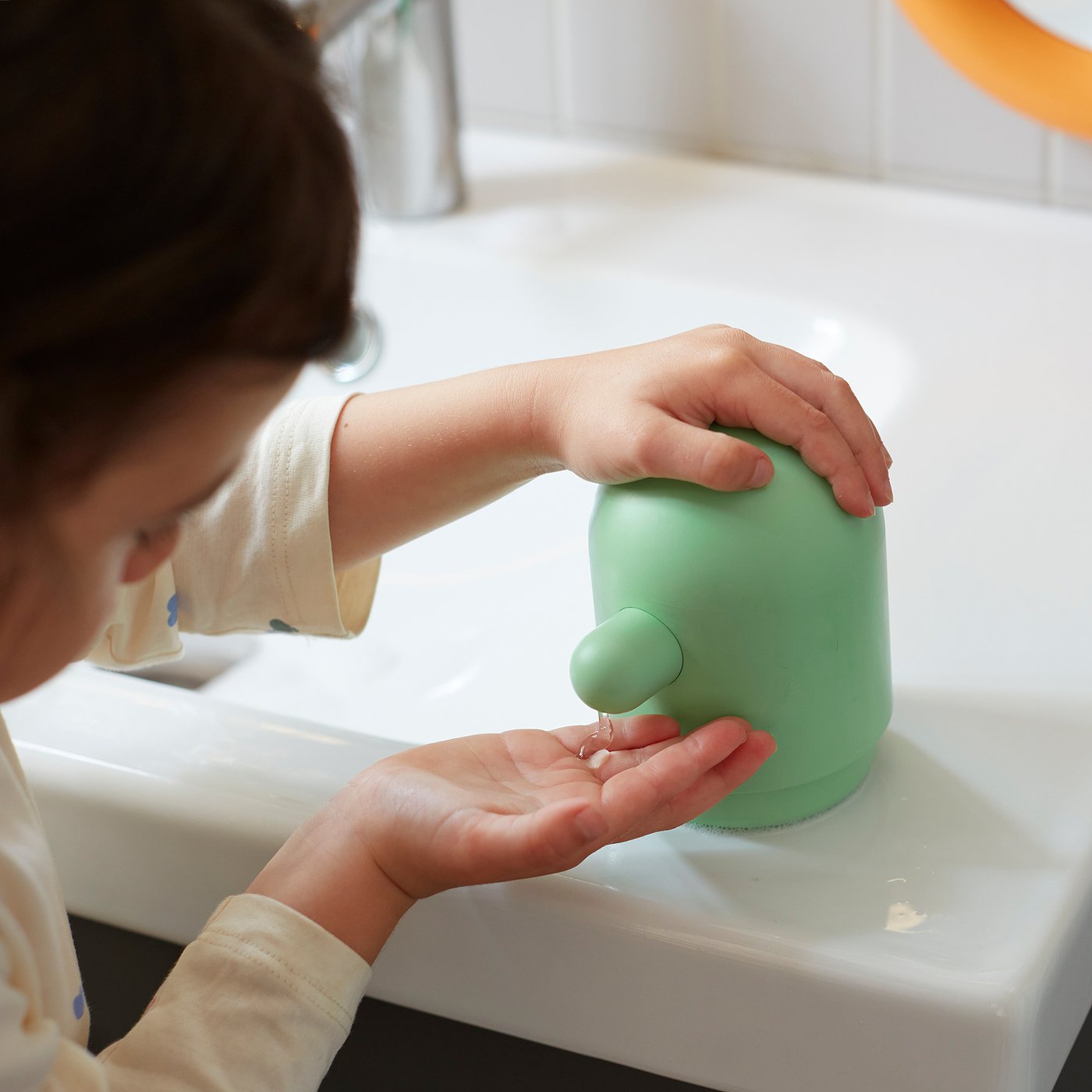 HUMLESJÖN soap dispenser, light green