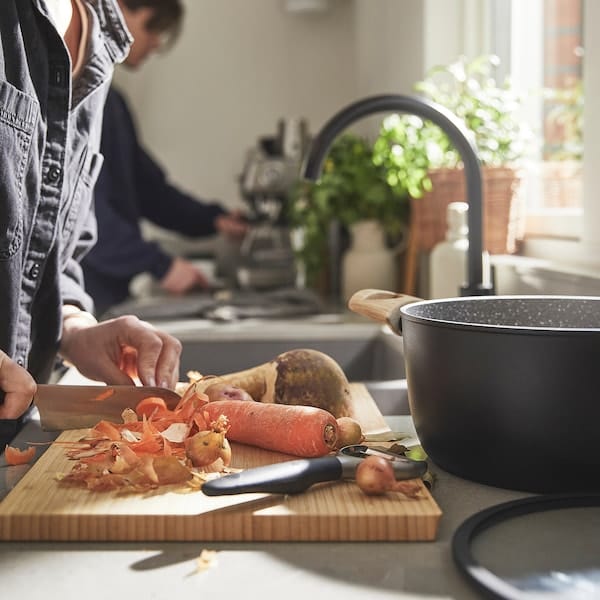 Ikea HUSKNUT - Pot with lid, non-stick coating black,4.7 l