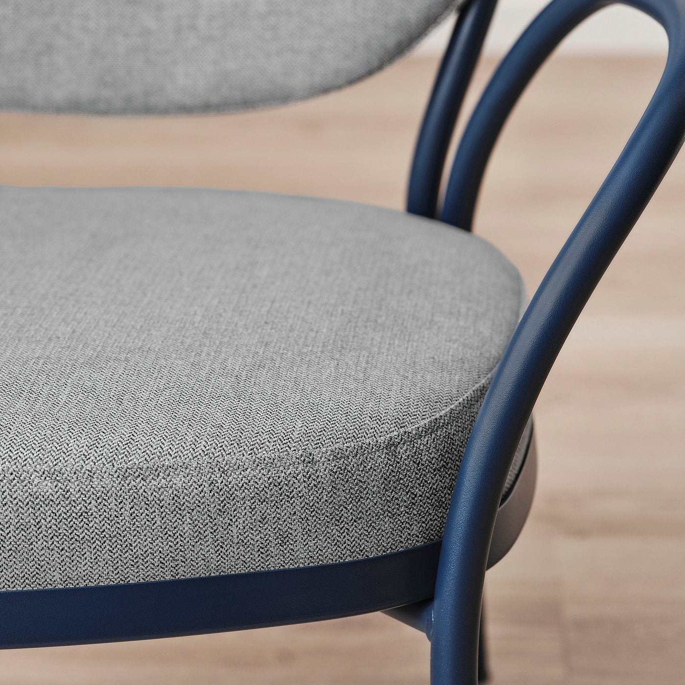 ISMANTORP armchair, metal black-blue/Tibbleby beige-grey, 72x71x66 cm