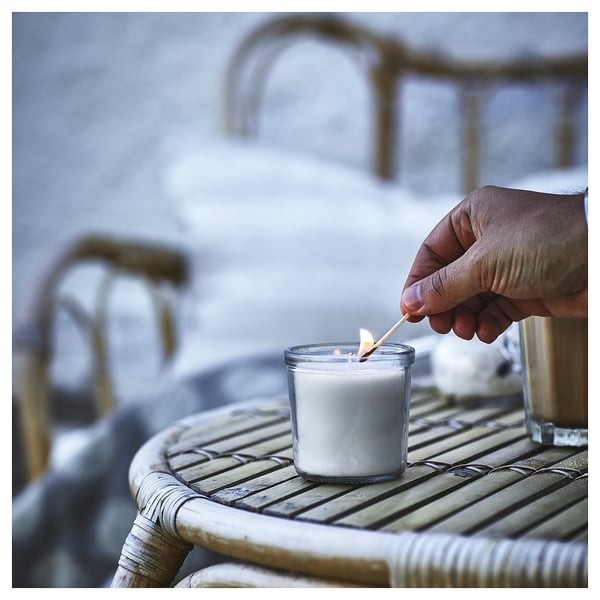 JÄMLIK scented candle in glass, Vanilla/light beige, 20 hr