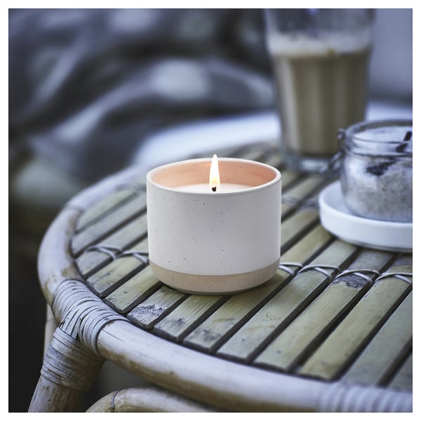 JÄMLIK scented candle in ceramic jar, Vanilla/white, 25 h