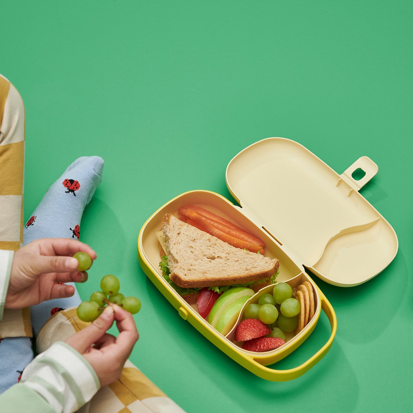 KAPTENSFISK lunch box, yellow, 23x13x6 cm
