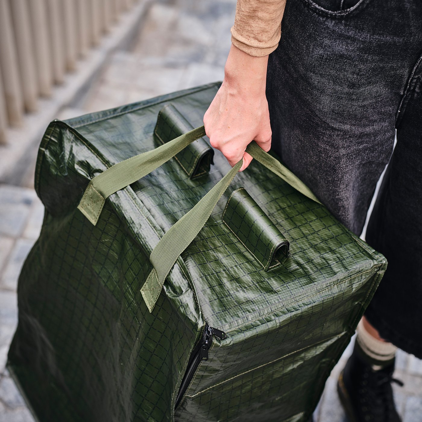 KOMPISHÄNG hanging storage with 3 compartments, green, 40x30x66 cm