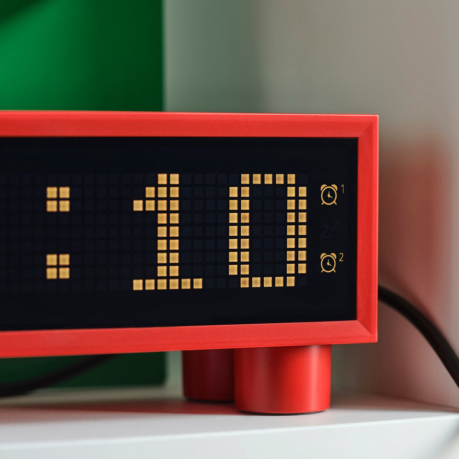KORTLINJE alarm clock with hygro-/thermometer, red, 18x6x7 cm