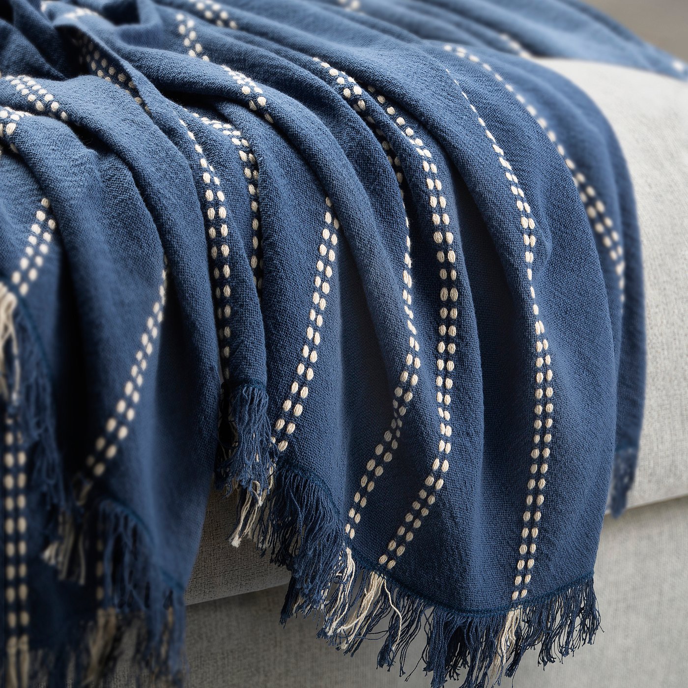 KRUTBRÄNNARE throw, blue off-white/stripe, 130x170 cm