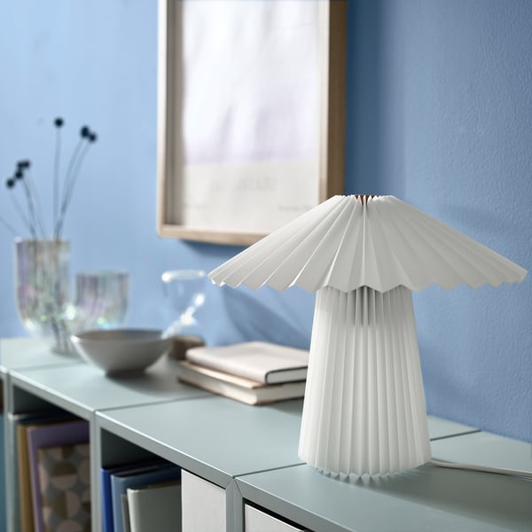 KUDDLAVA table lamp, pleated white, 28 cm