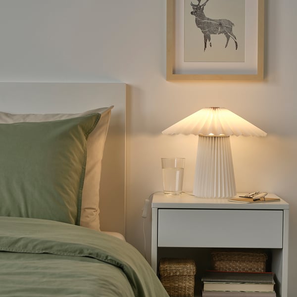 KUDDLAVA - Table lamp, pleated white,28 cm