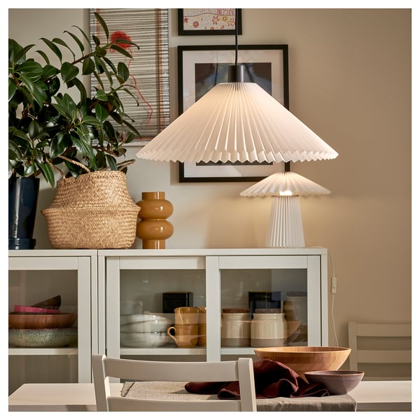 KUDDLAVA - Table lamp, pleated white,28 cm