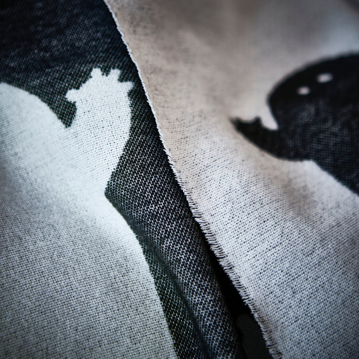KUSTFYR throw, ghost pattern black/white, 130x170 cm